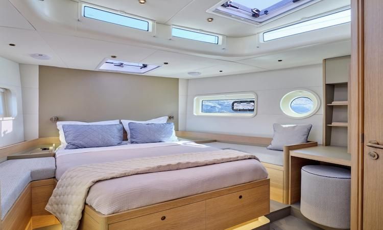 luxury yacht accommodation, island hopping Cyclades, island hop Greek Islands