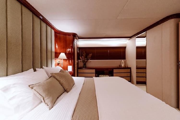 luxury accommodation, yacht hospitality, Cyclades yacht charter week