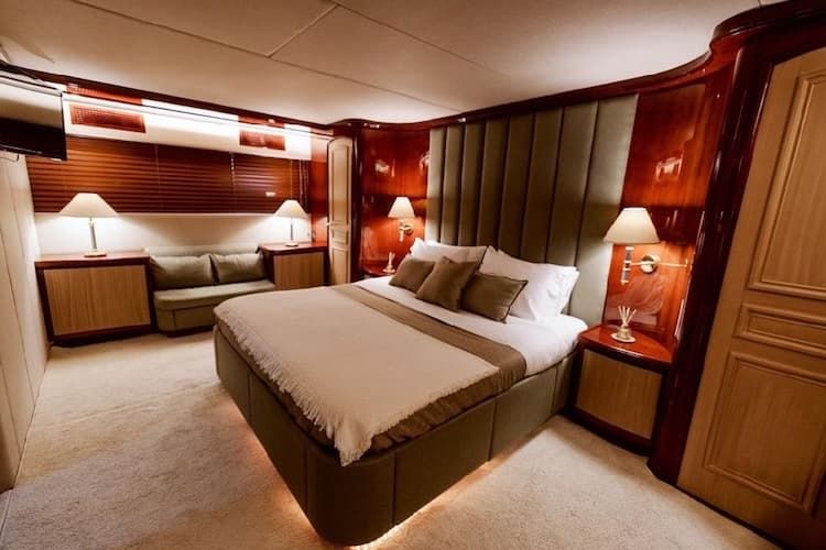 luxury bedroom, luxury yacht charter, weekly yacht charter Cyclades